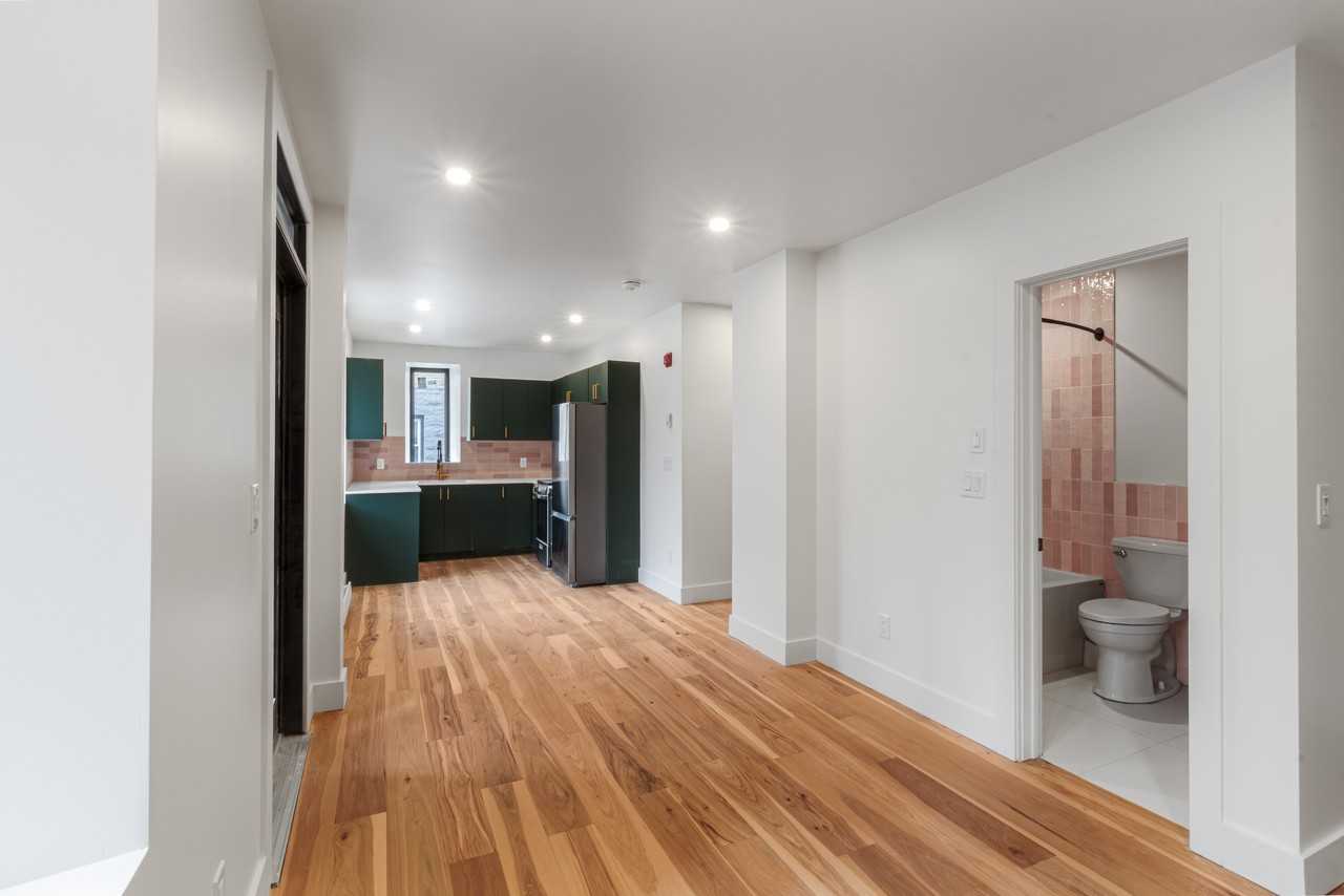 476 Rue Wilbrod Street - Photo 7 of 19