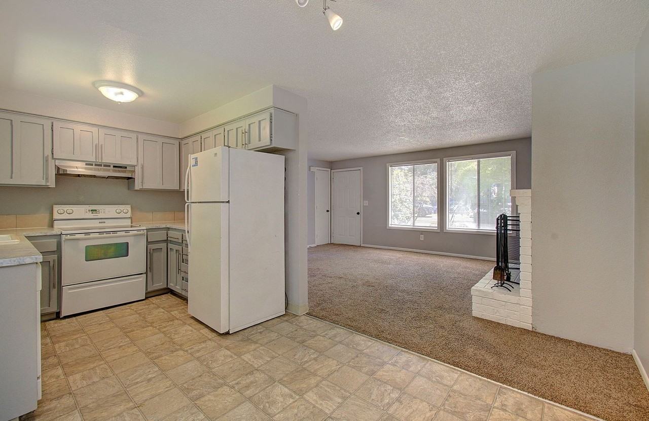 14306 Ne 14th Cir - Photo 3 of 20