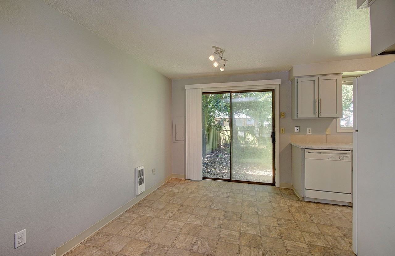 14306 Ne 14th Cir - Photo 4 of 20