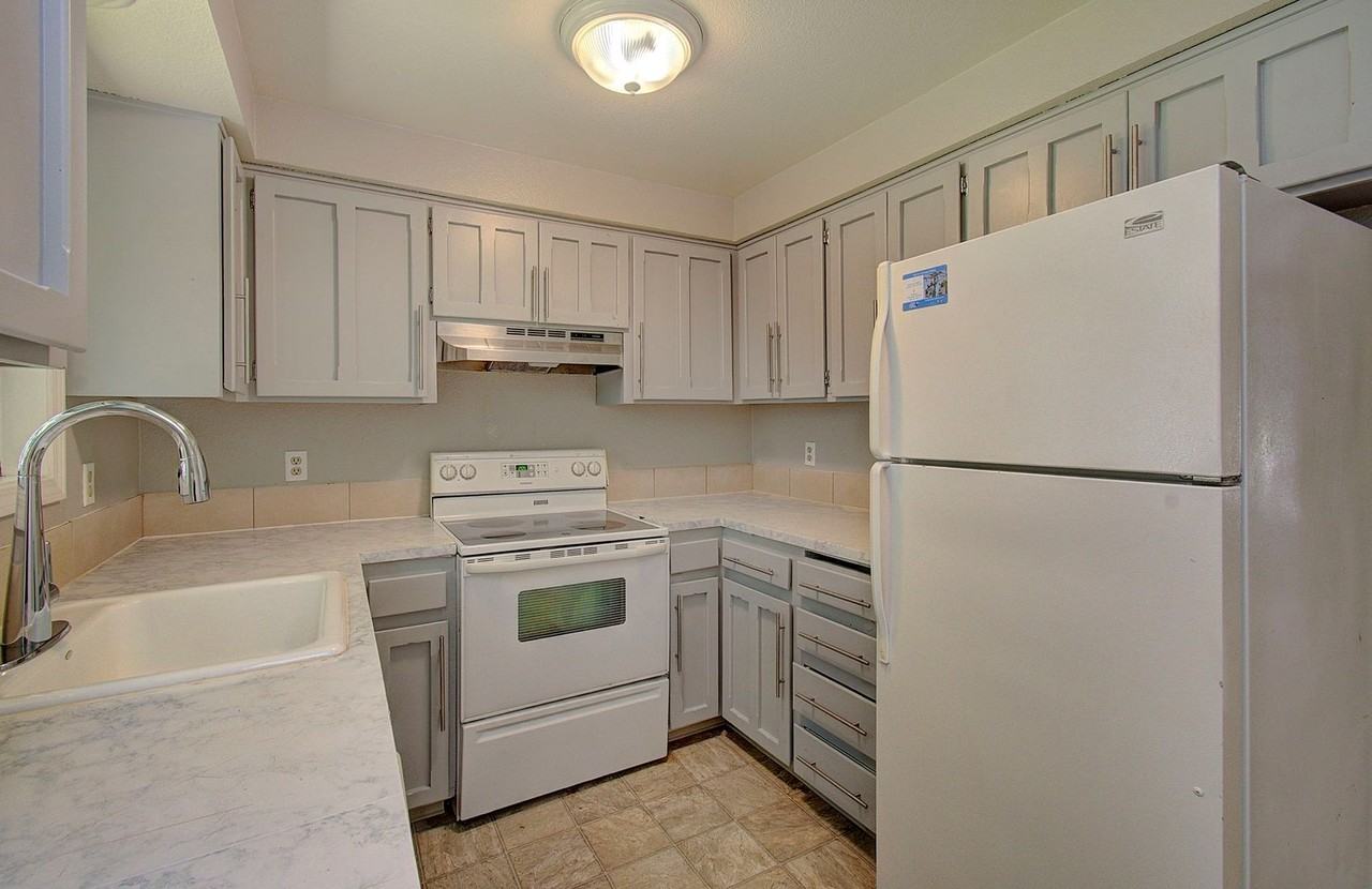14306 Ne 14th Cir - Photo 6 of 20