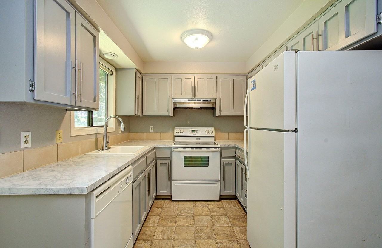 14306 Ne 14th Cir - Photo 7 of 20