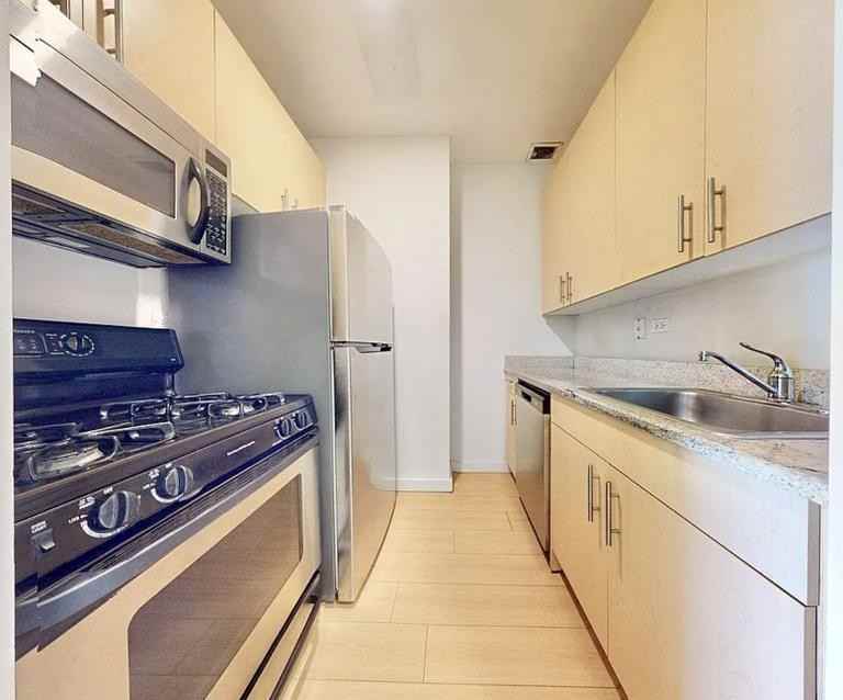 Washington St #17B - Photo 2 of 5