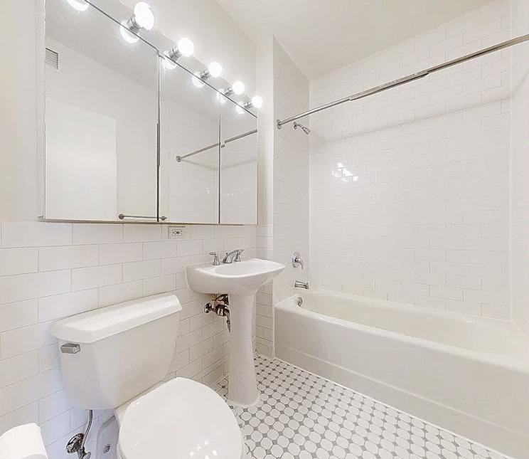 Washington St #17B - Photo 3 of 5
