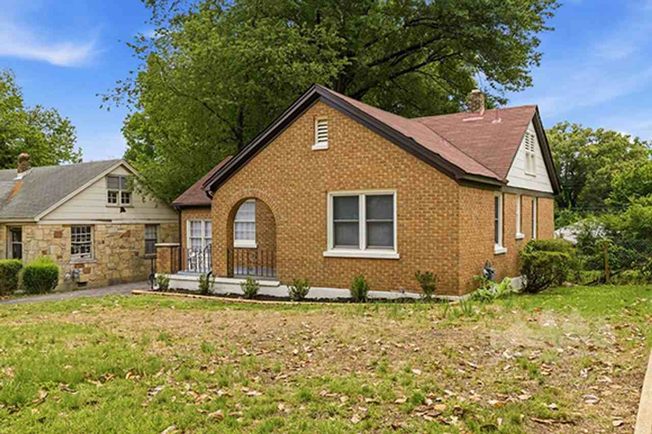 755 E Mckellar Ave - Photo 4 of 32