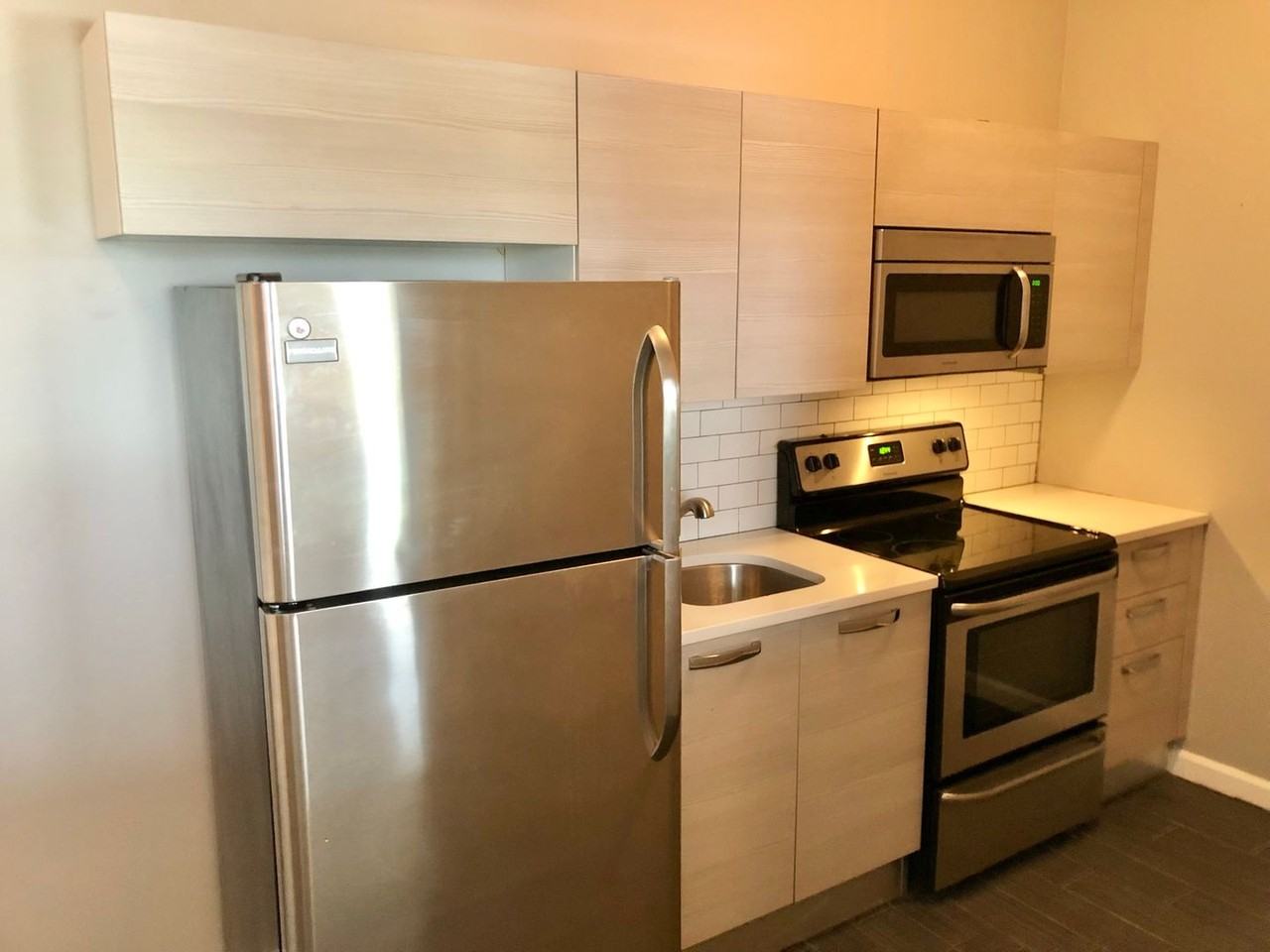 231 E North Ave - Photo 4 of 22