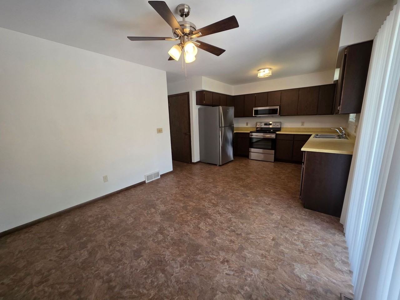 951 Brentwood Dr - Photo 3 of 30