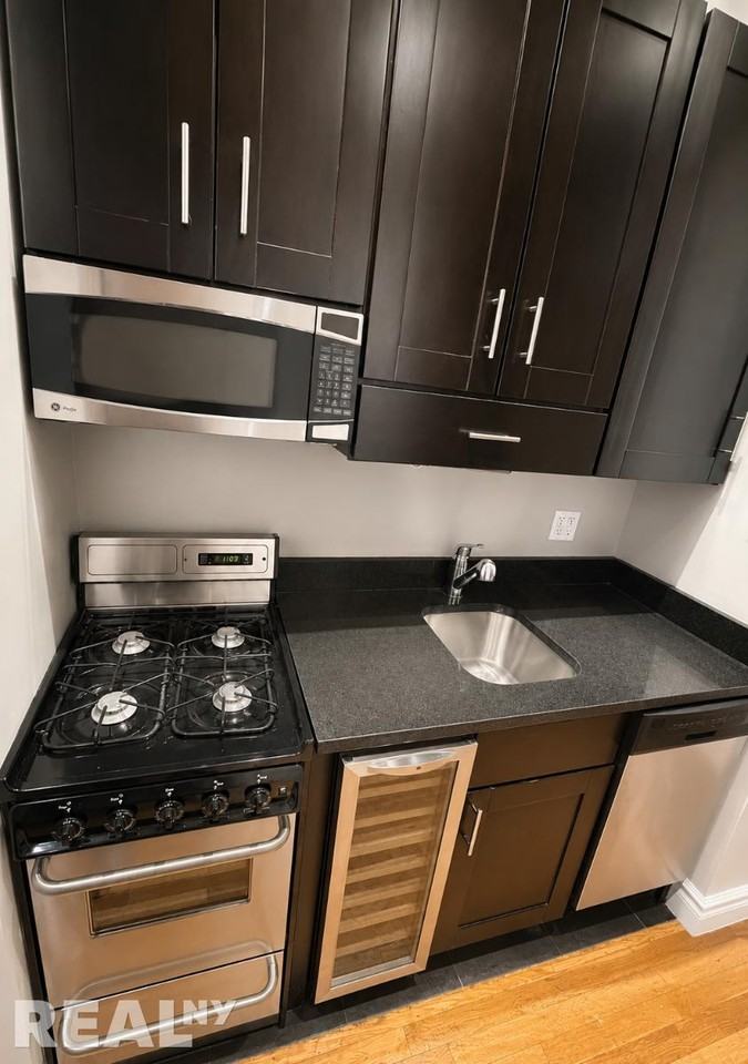 Mott St #19 - Photo 3 of 7