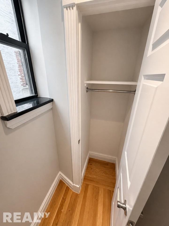 Mott St #19 - Photo 5 of 7
