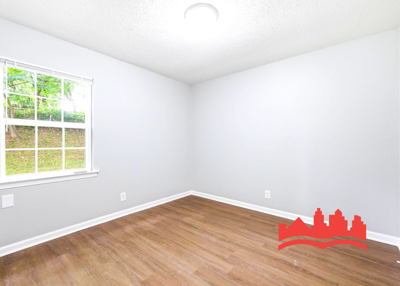 2348 Millbrook Ave - Photo 3 of 6