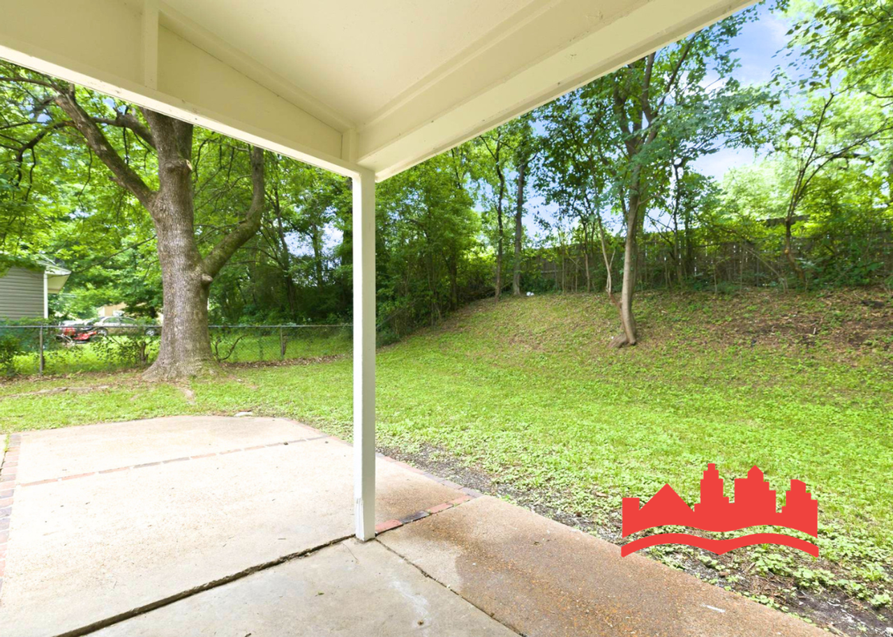 2348 Millbrook Ave - Photo 4 of 6