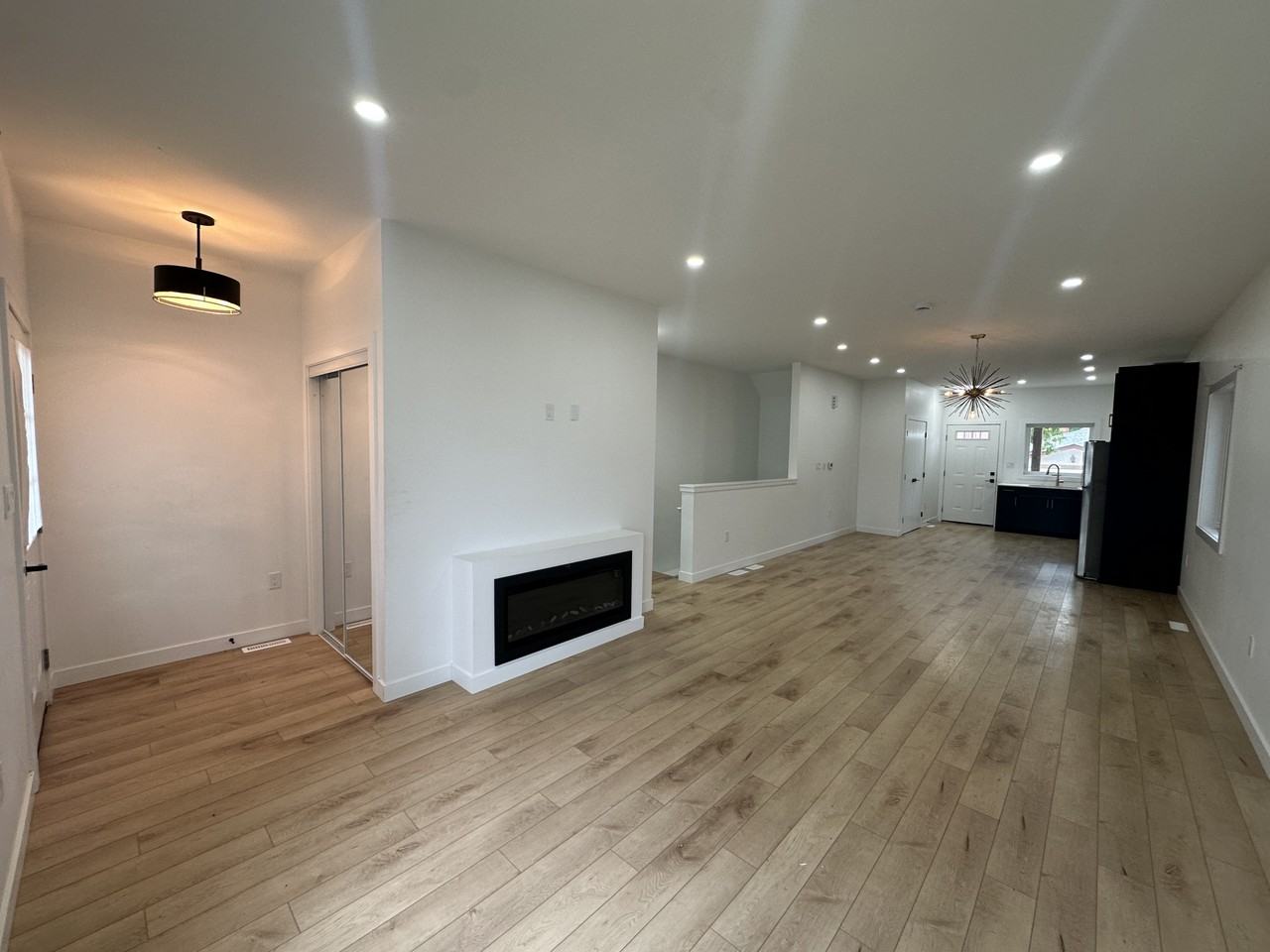 750 Moncton Ave - Photo 3 of 18