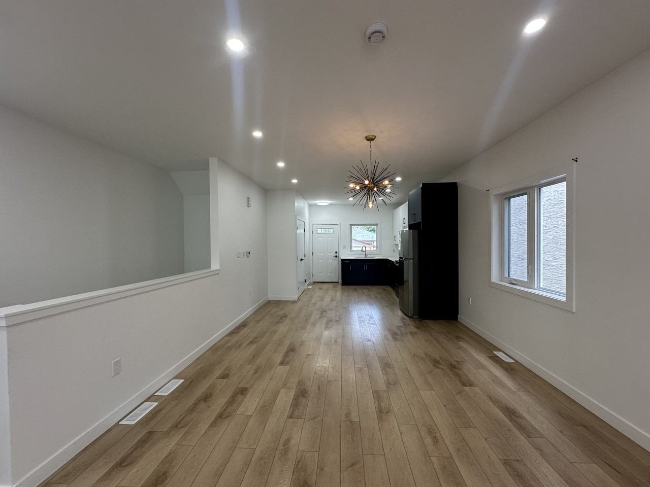 750 Moncton Ave - Photo 5 of 18