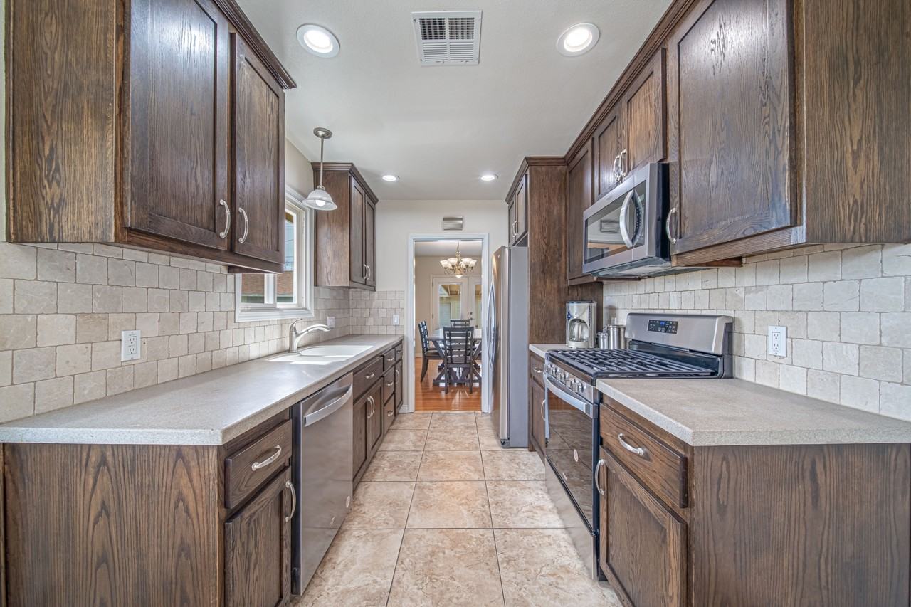 549 N La Sena Ave #1 - Photo 6 of 16