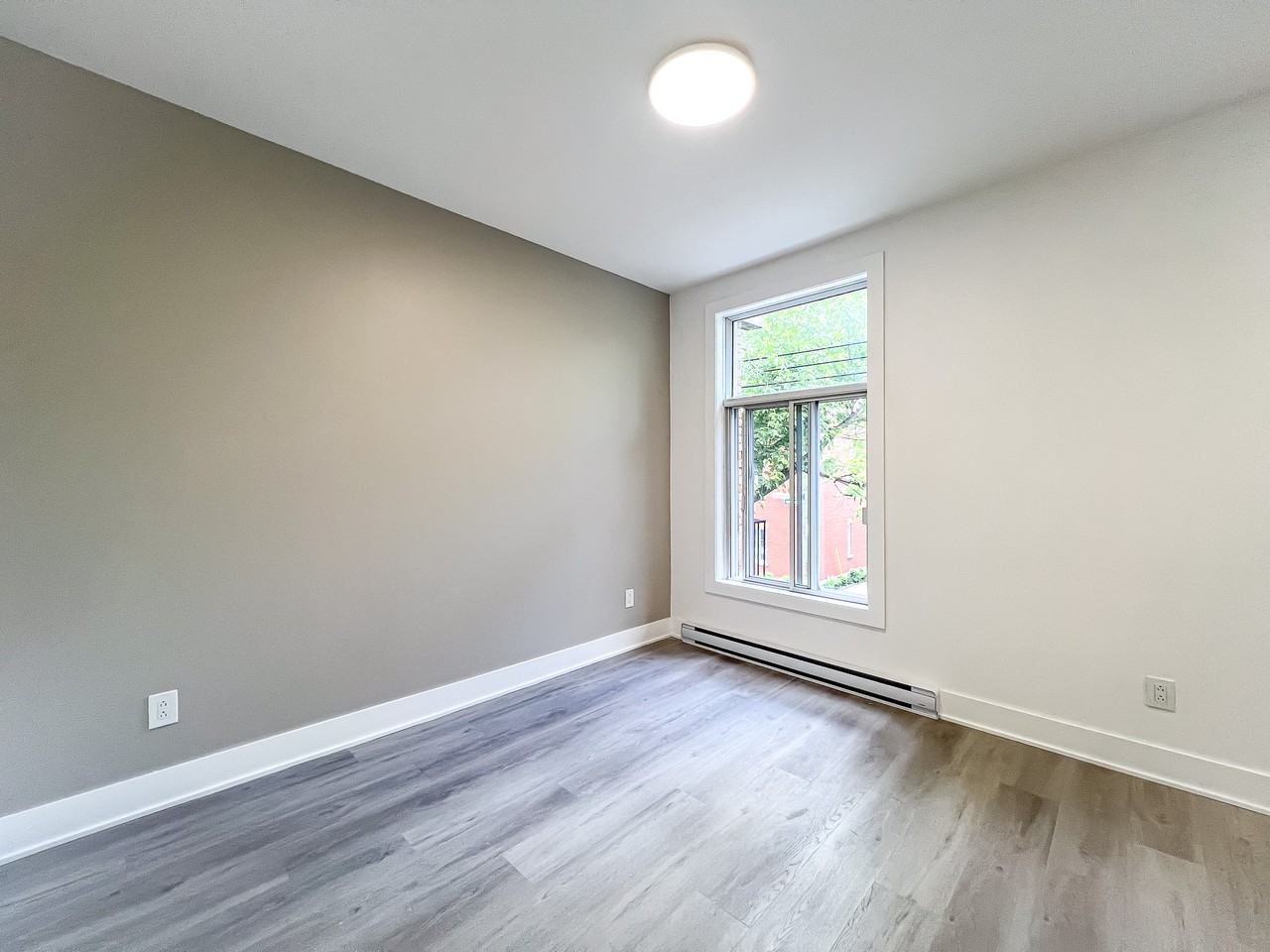 4820 Avenue de l'Hôtel-de-Ville - Photo 3 of 11