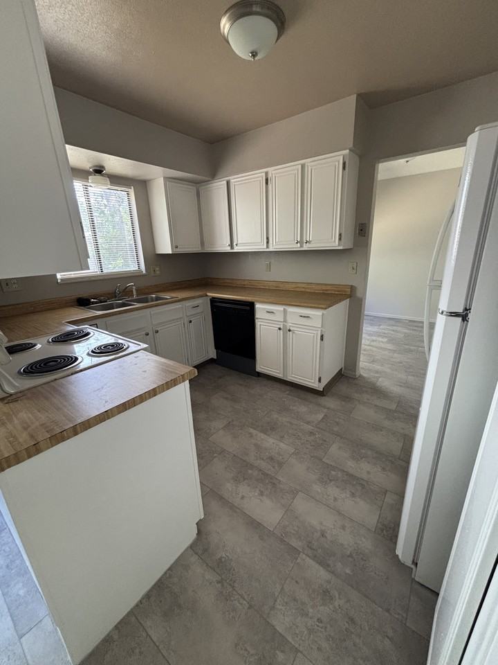 6625 Snowbird Dr #1 - Photo 5 of 27