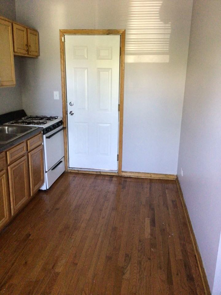 11027 South King Drive #11027-1W - Photo 2 of 4