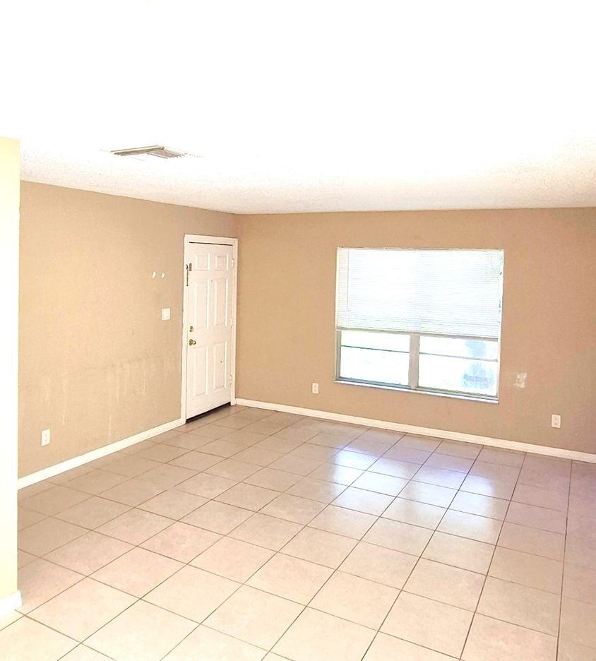 11515 Valencia Dr - Photo 3 of 13