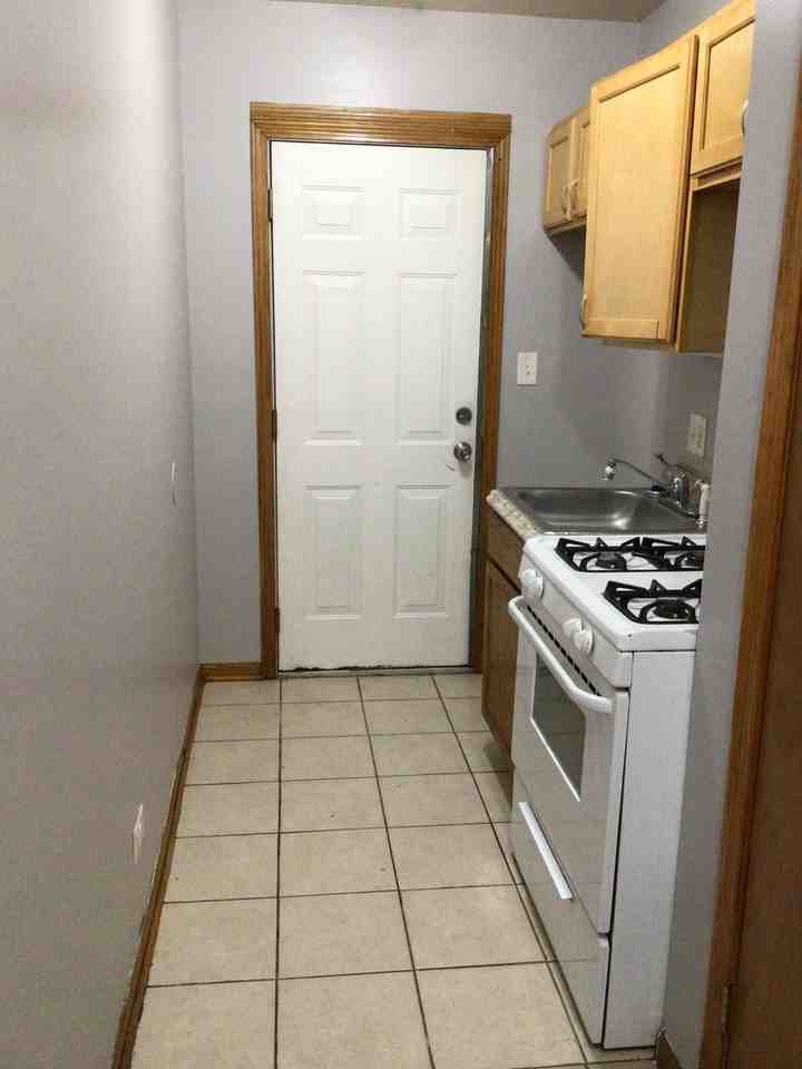11031 South King Drive #11031-W/G - Photo 3 of 5