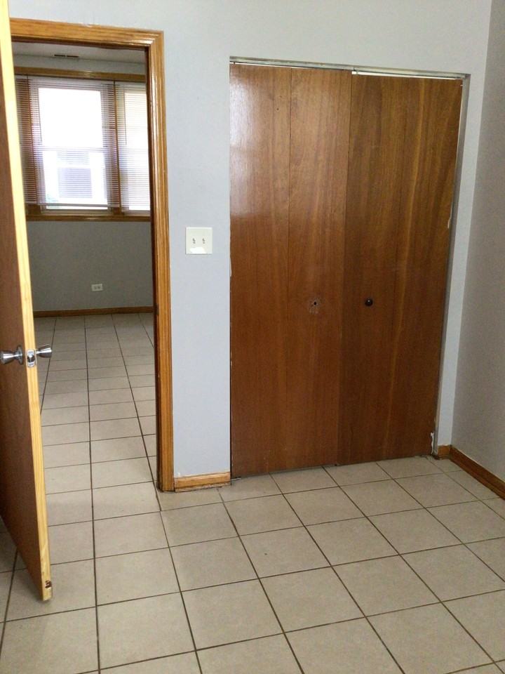 11031 South King Drive #11031-W/G - Photo 2 of 5