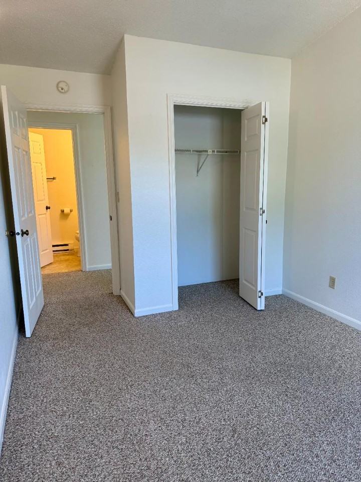 Jackson Apartments - Photo 6 of 8