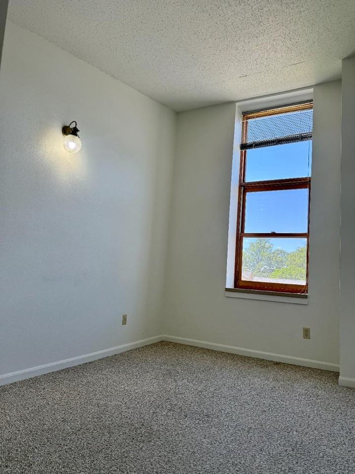 Jackson Apartments - Photo 7 of 8