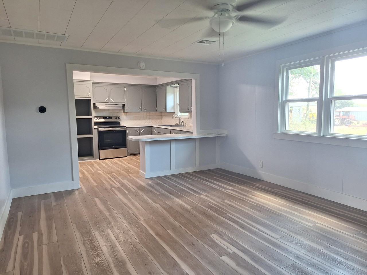 3405 N Redlands Rd #1 - Photo 2 of 33