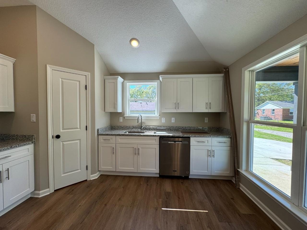 143 Whitley Ave - Photo 3 of 10
