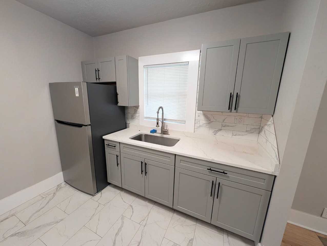 426 N Arthur St - Photo 2 of 11
