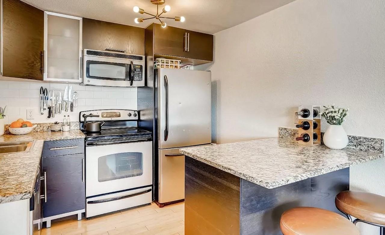 1032 N Clarkson St - Photo 5 of 12