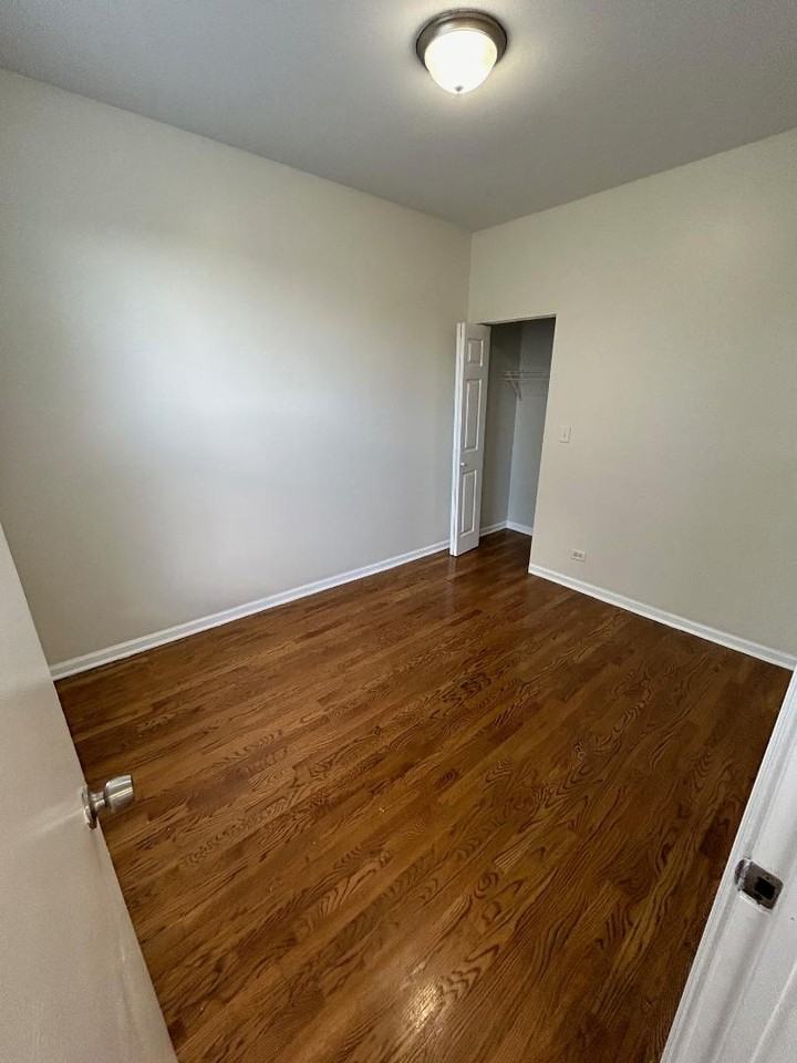 6045 S Rhodes Ave Chicago IL 60637 - Photo 3 of 10
