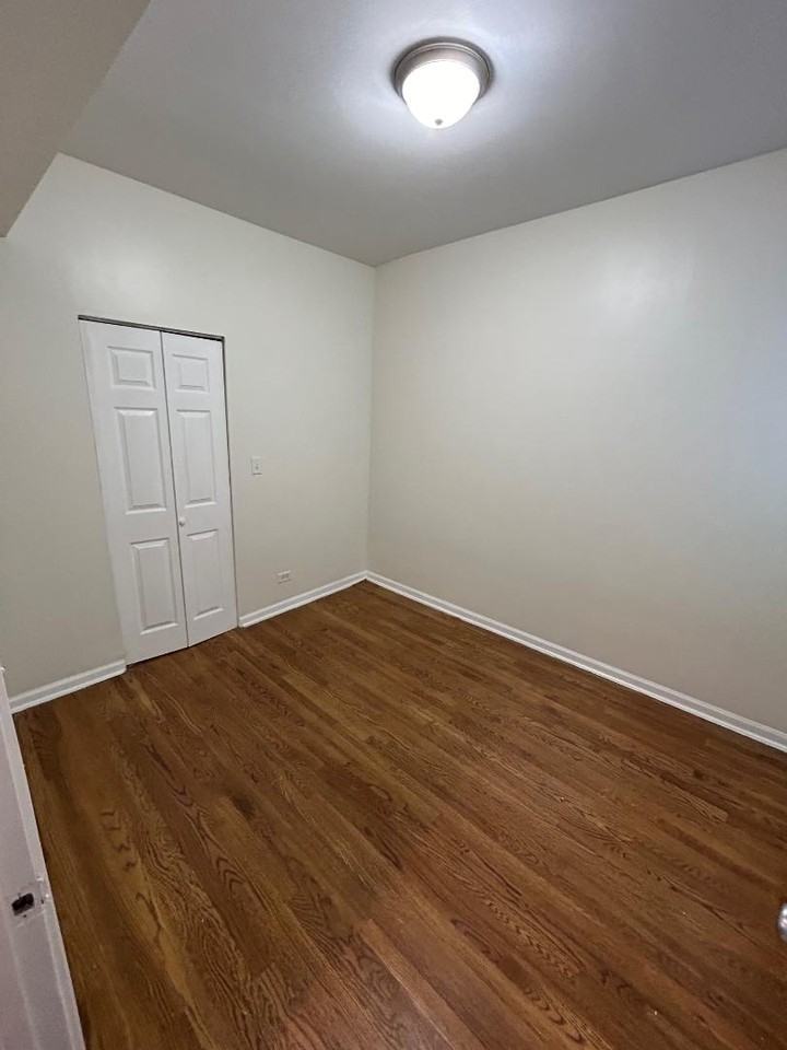 6045 S Rhodes Ave Chicago IL 60637 - Photo 4 of 10