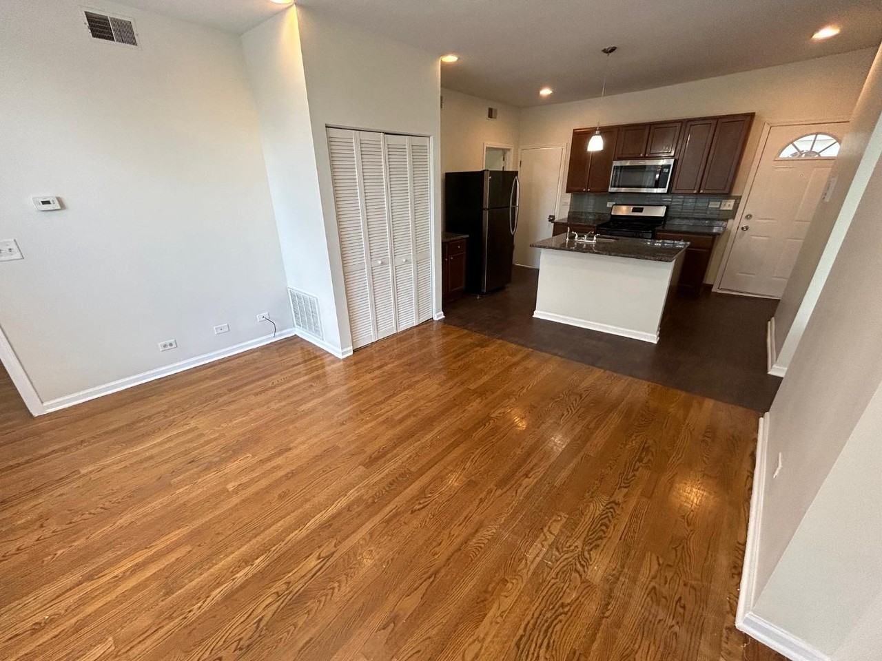 6045 S Rhodes Ave Chicago IL 60637 - Photo 6 of 10