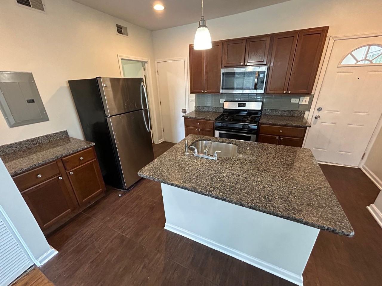 6045 S Rhodes Ave Chicago IL 60637 - Photo 7 of 10
