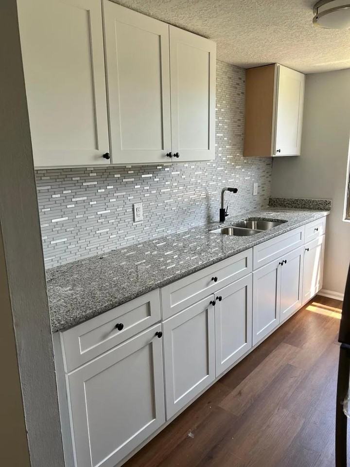 7841 Jasper Ave - Photo 4 of 8