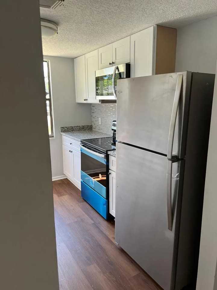 7841 Jasper Ave - Photo 5 of 8