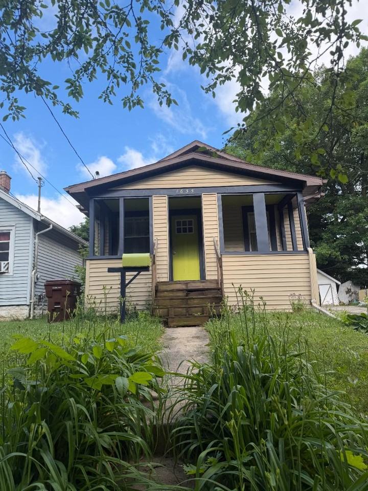 1635 Indiana Ave - Photo 3 of 11