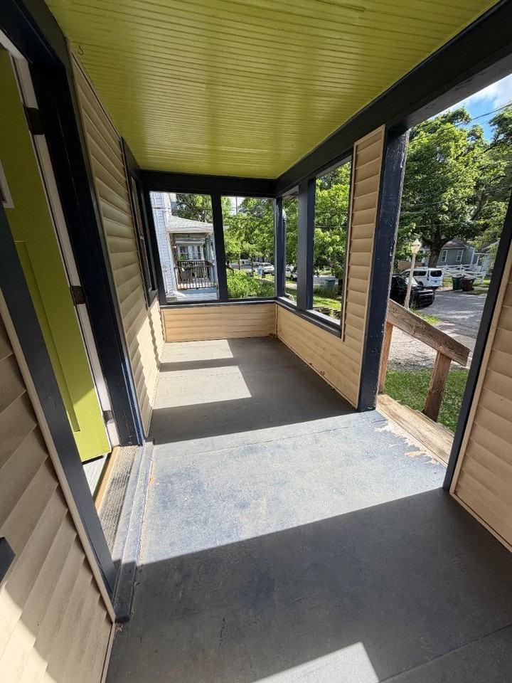 1635 Indiana Ave - Photo 4 of 11