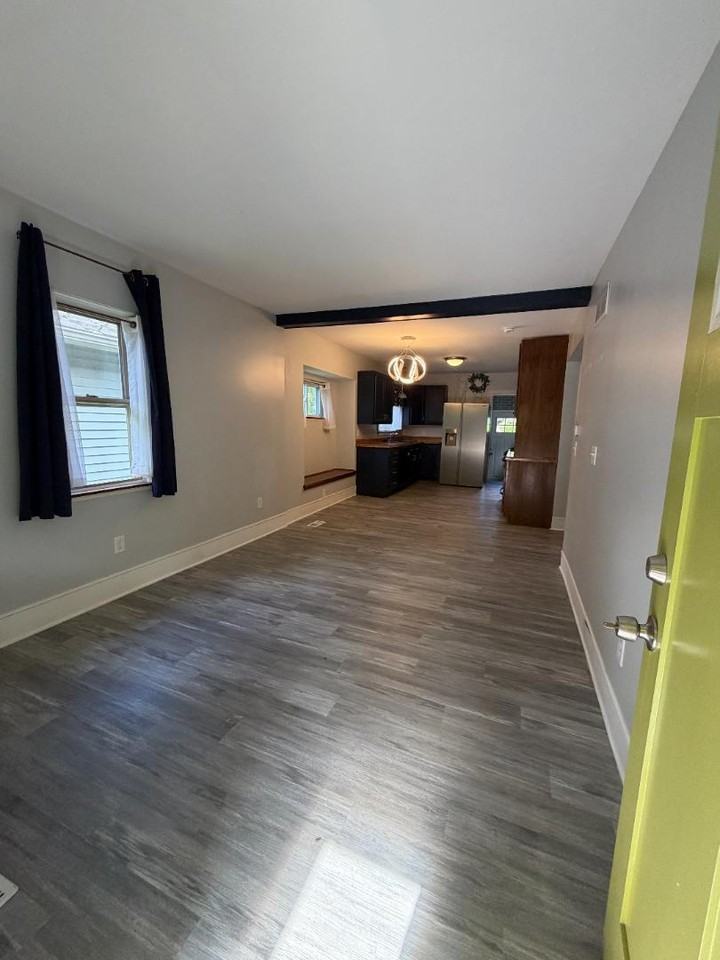 1635 Indiana Ave - Photo 5 of 11
