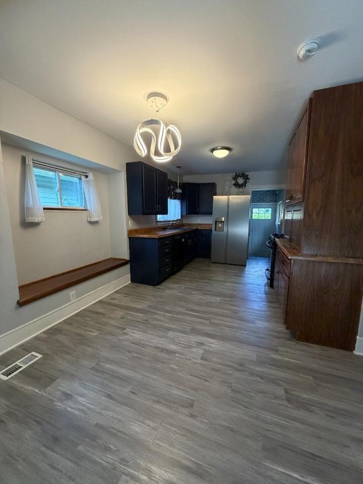 1635 Indiana Ave - Photo 6 of 11