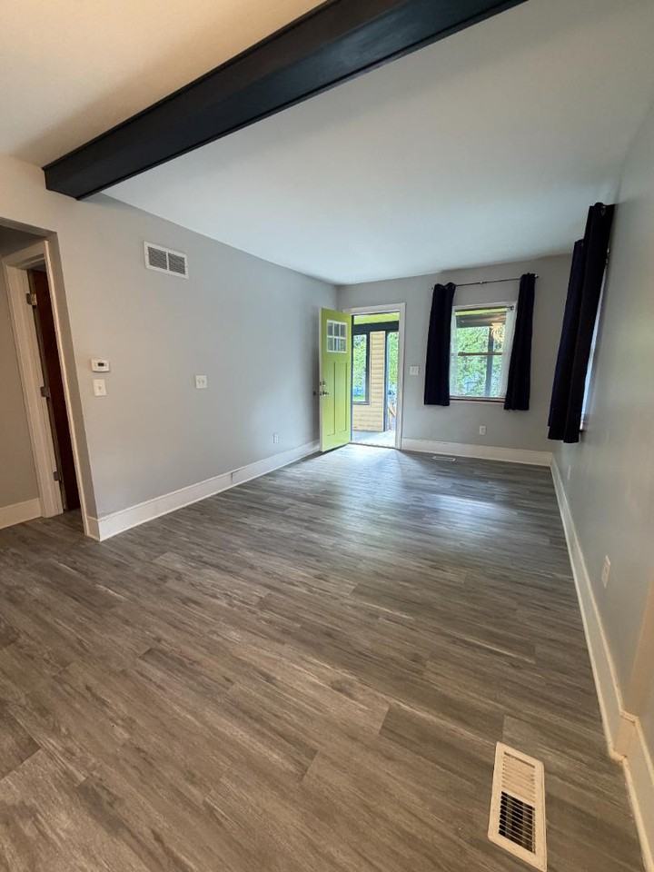 1635 Indiana Ave - Photo 7 of 11