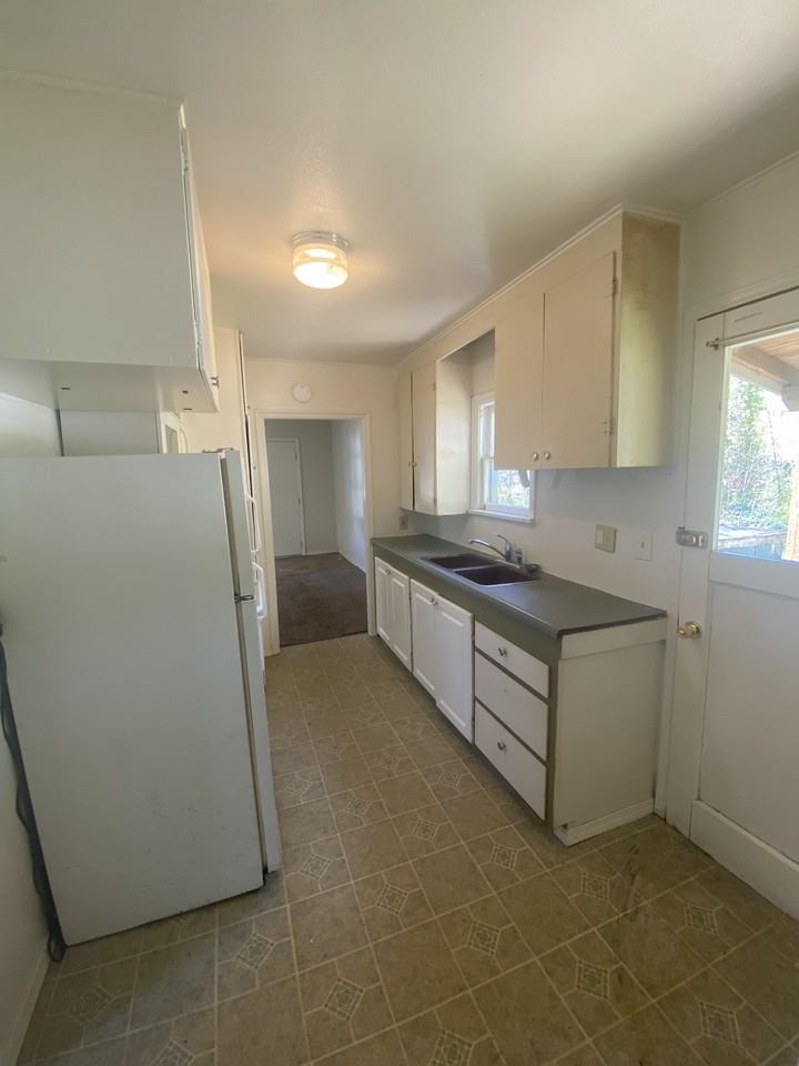 1306 W Cota St #1 - Photo 4 of 11