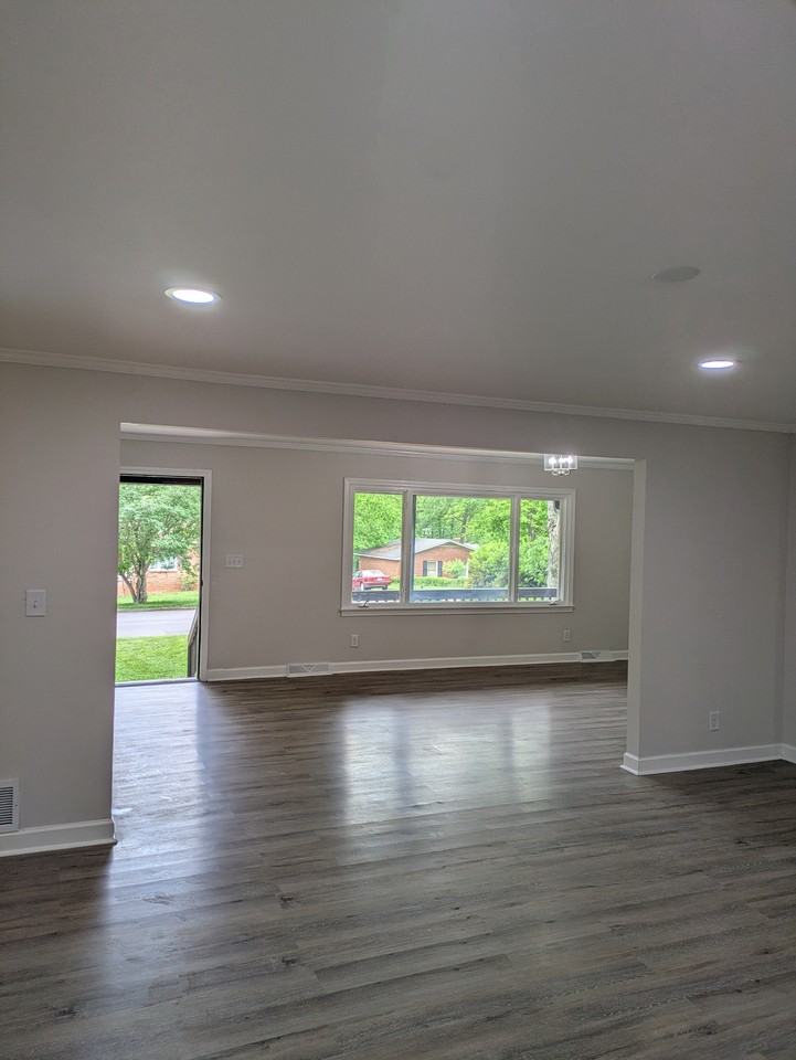 1002 Hemlock Dr #1 - Photo 3 of 11