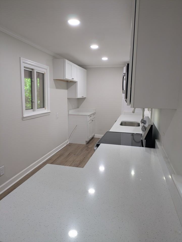 1002 Hemlock Dr #1 - Photo 6 of 11