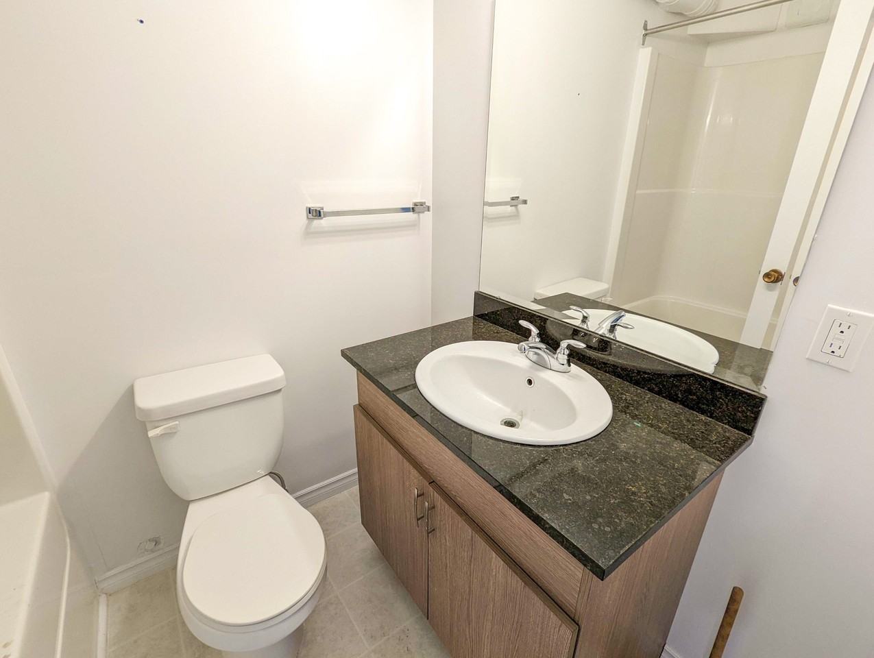 Broadview Legislature Apartments - Photo 5 of 24