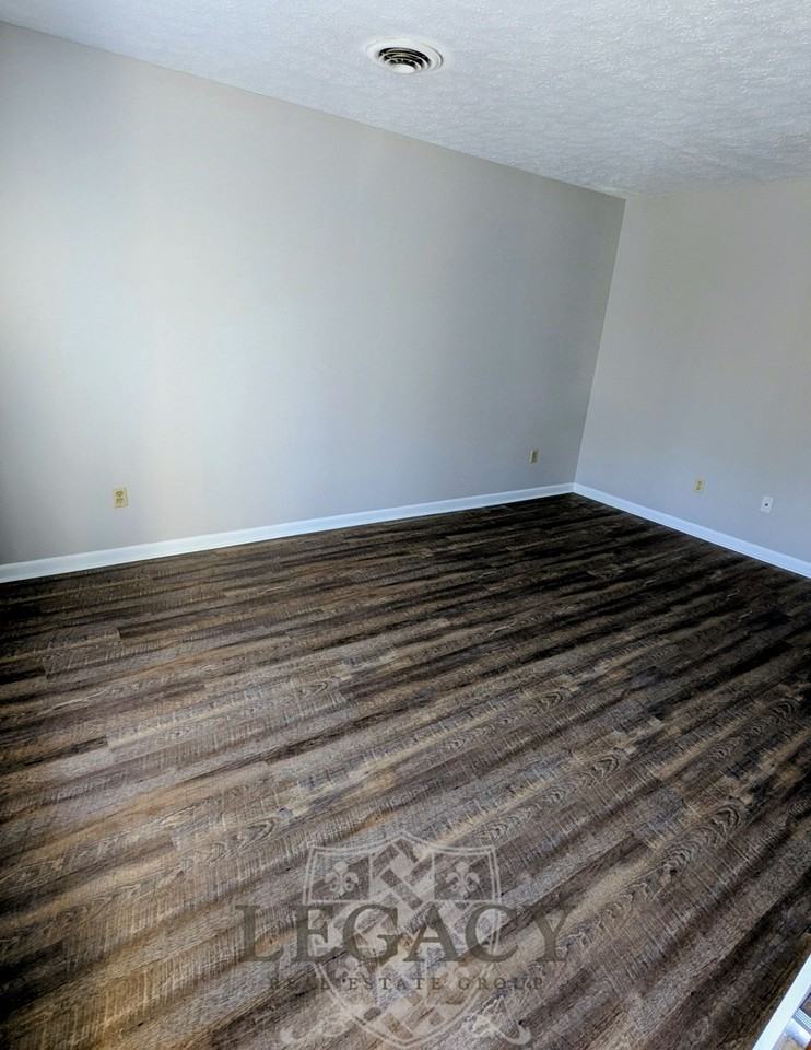 1034 Brookview Dr #14C - Photo 3 of 9