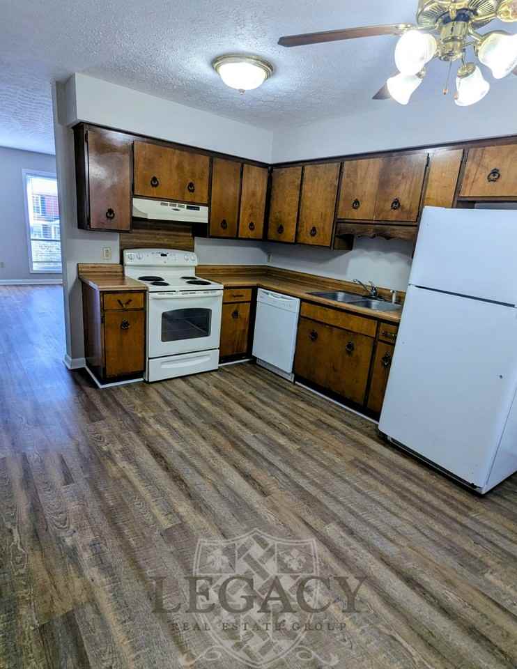 1034 Brookview Dr #14C - Photo 5 of 9