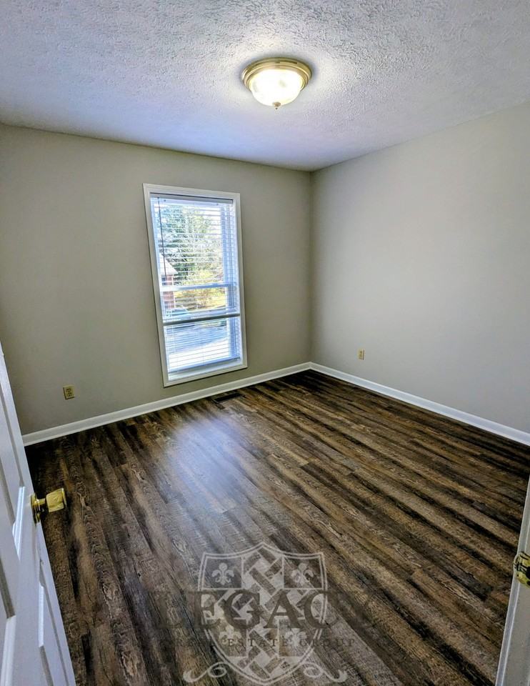 1034 Brookview Dr #14C - Photo 6 of 9