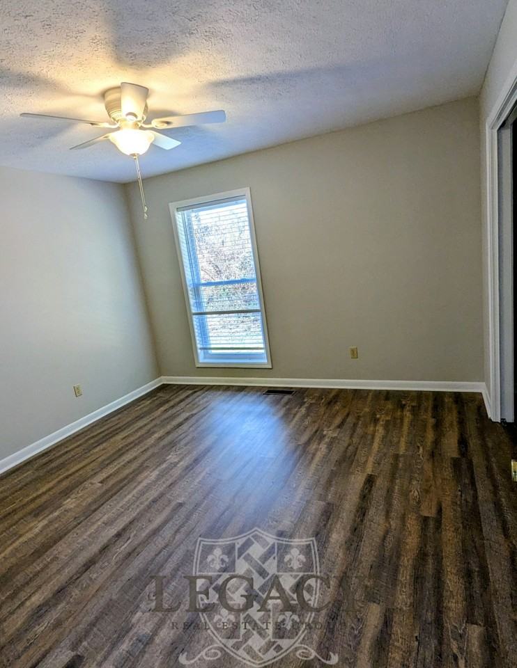 1034 Brookview Dr #14C - Photo 7 of 9