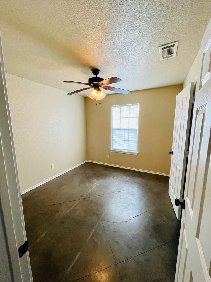 502 N Cleburne Whitney Rd Unit D #1 - Photo 4 of 13