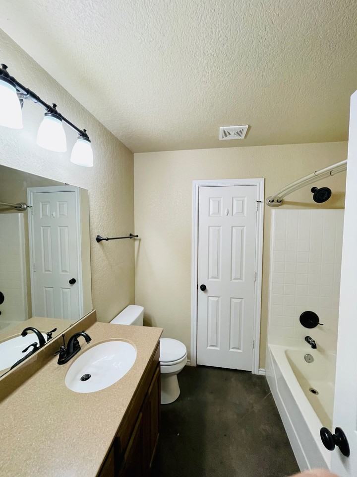 502 N Cleburne Whitney Rd Unit D #1 - Photo 7 of 13